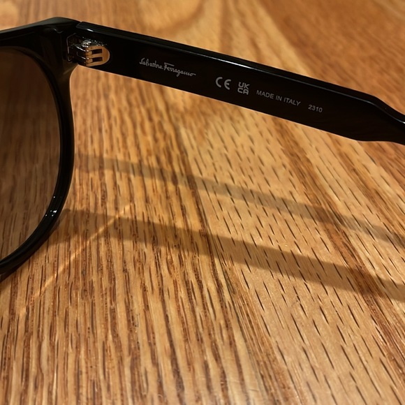 Salvatore Ferragamo Sunglasses - Picture 4 of 5